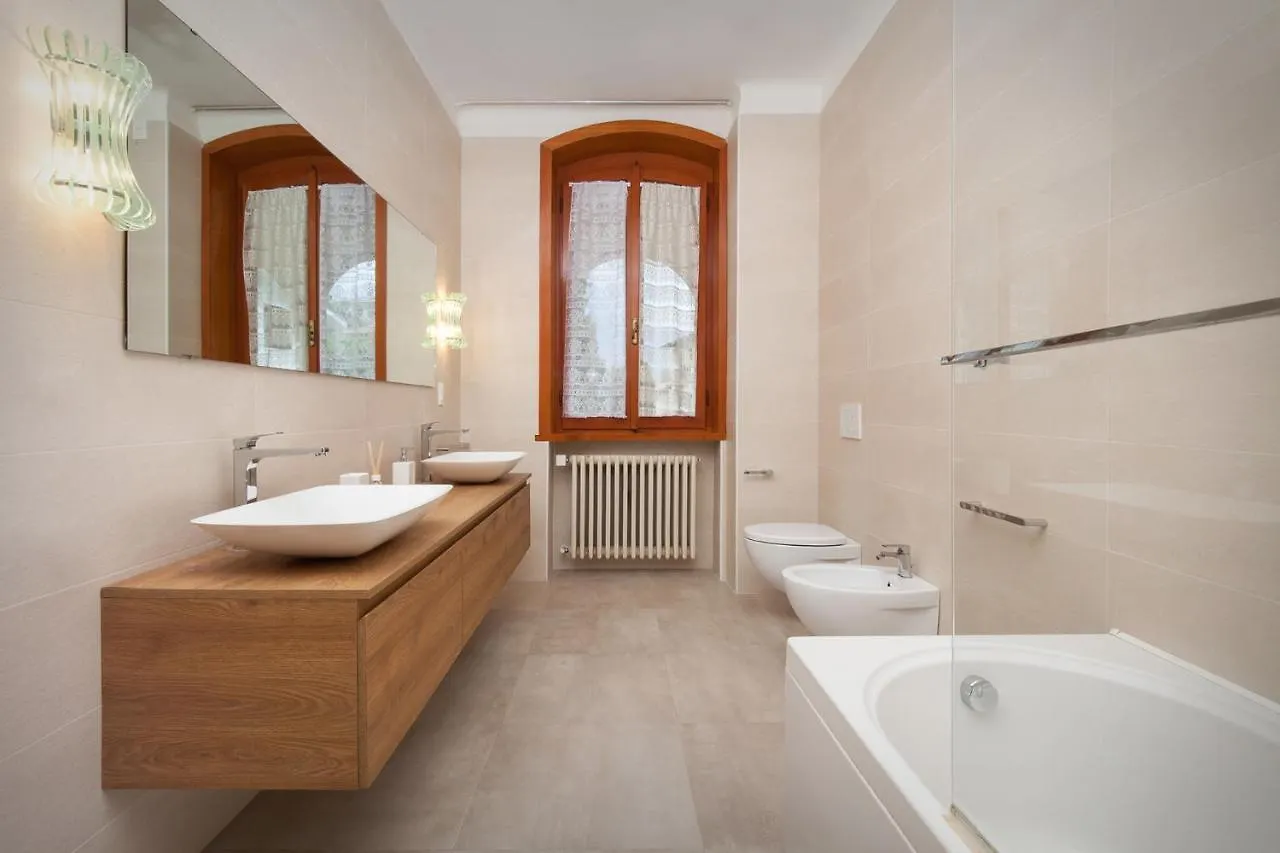 Apartment Villa Francesca-Grande Appartamento In Riva Al Lago Brenzone sul Garda Italien