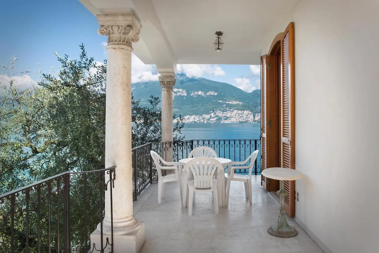 Villa Francesca-Grande Appartamento In Riva Al Lago Brenzone sul Garda Italien