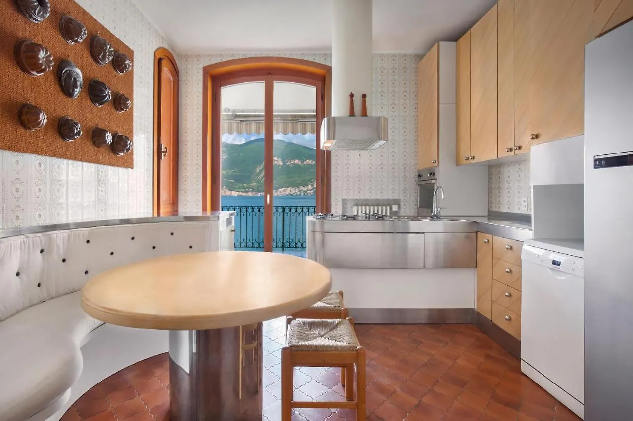 Villa Francesca-Grande Appartamento In Riva Al Lago Brenzone sul Garda Apartment