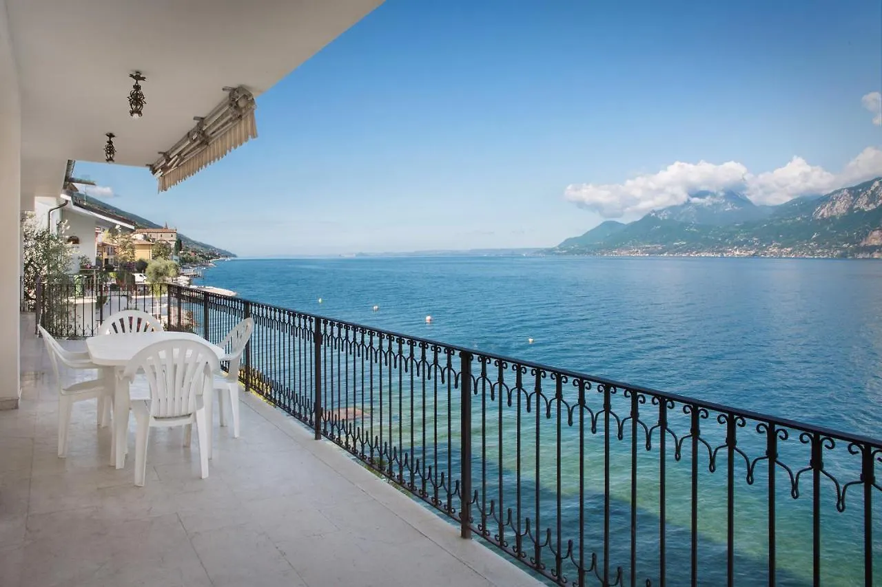 Villa Francesca-Grande Appartamento In Riva Al Lago Brenzone sul Garda Apartment
